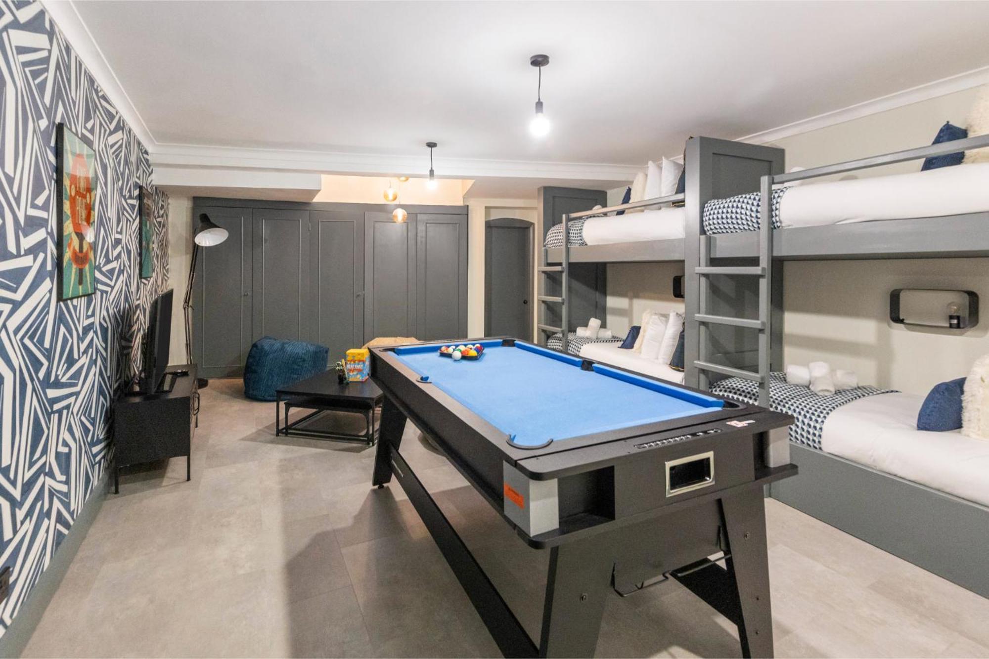 Modern & Funky 3-br Duplex With Games & Sauna Londra