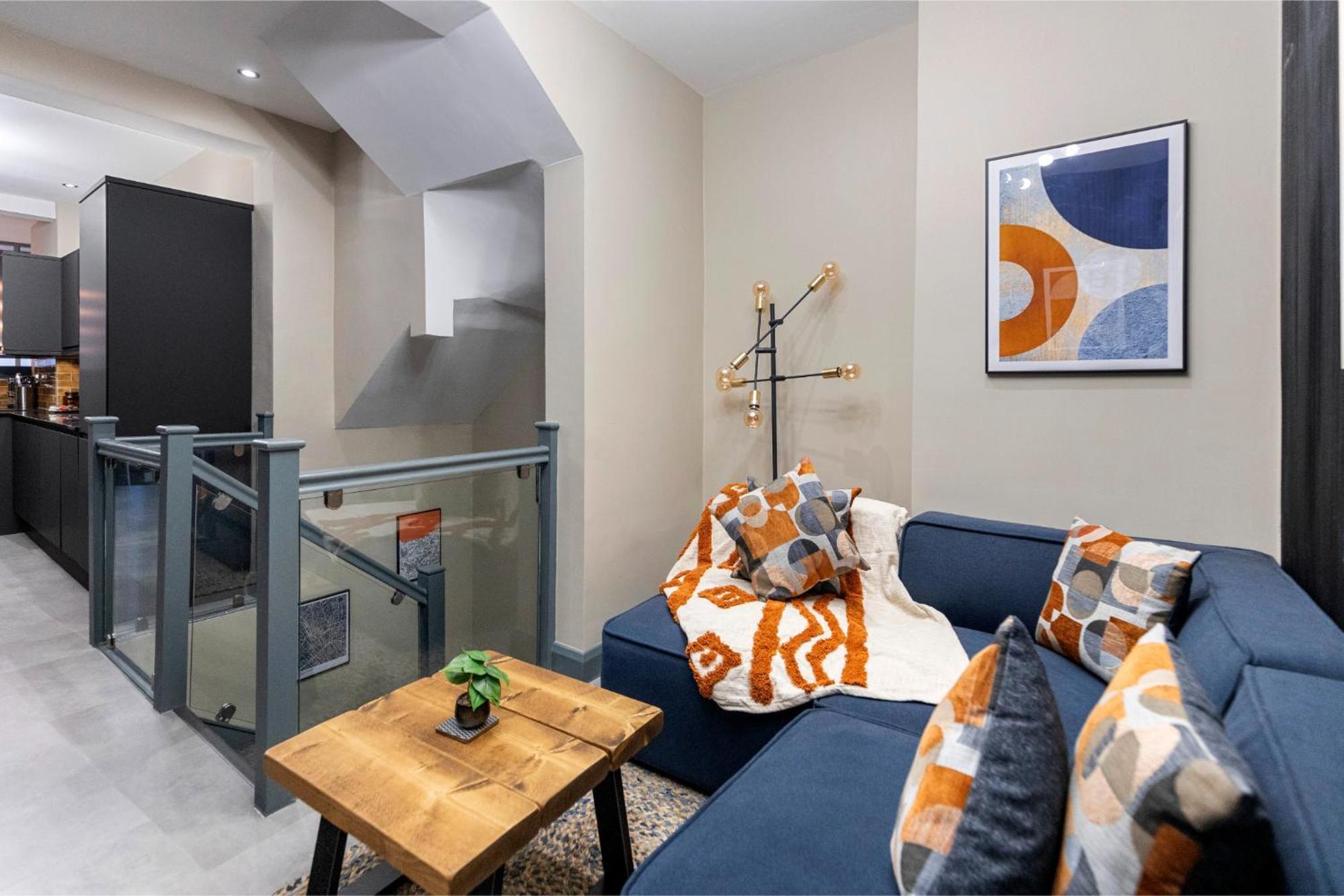 Modern & Funky 3-br Duplex With Games & Sauna Londra
